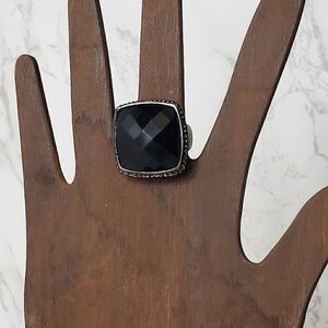 VINTAGE LOOK Black Resin Statement Ring